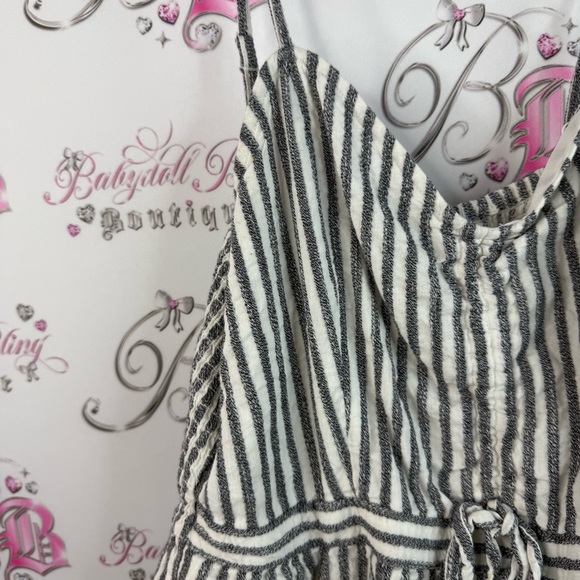 American eagle outfitters romper shorts onesie Striped grey and White ruffle hem - Picture 8 of 16